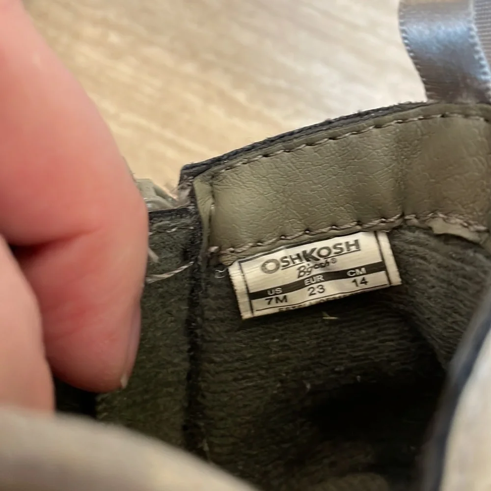 OSHKOSH B’GOSH Toddler Size 7 UEC Gray booties zip up boots ankle used